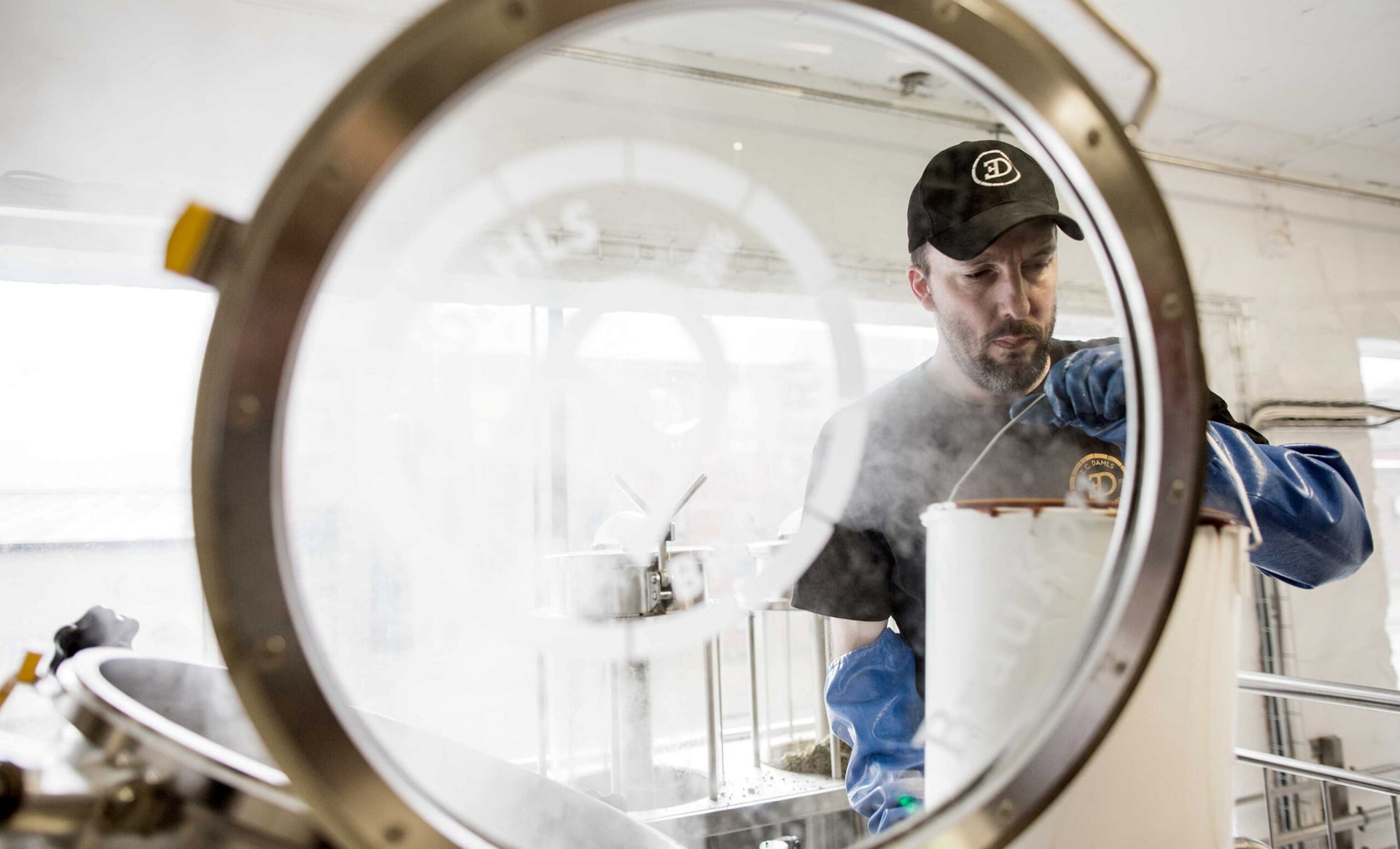 Bryggerimester Wolfgang Lindell på jobb hos E.C Dahls Bryggeri.