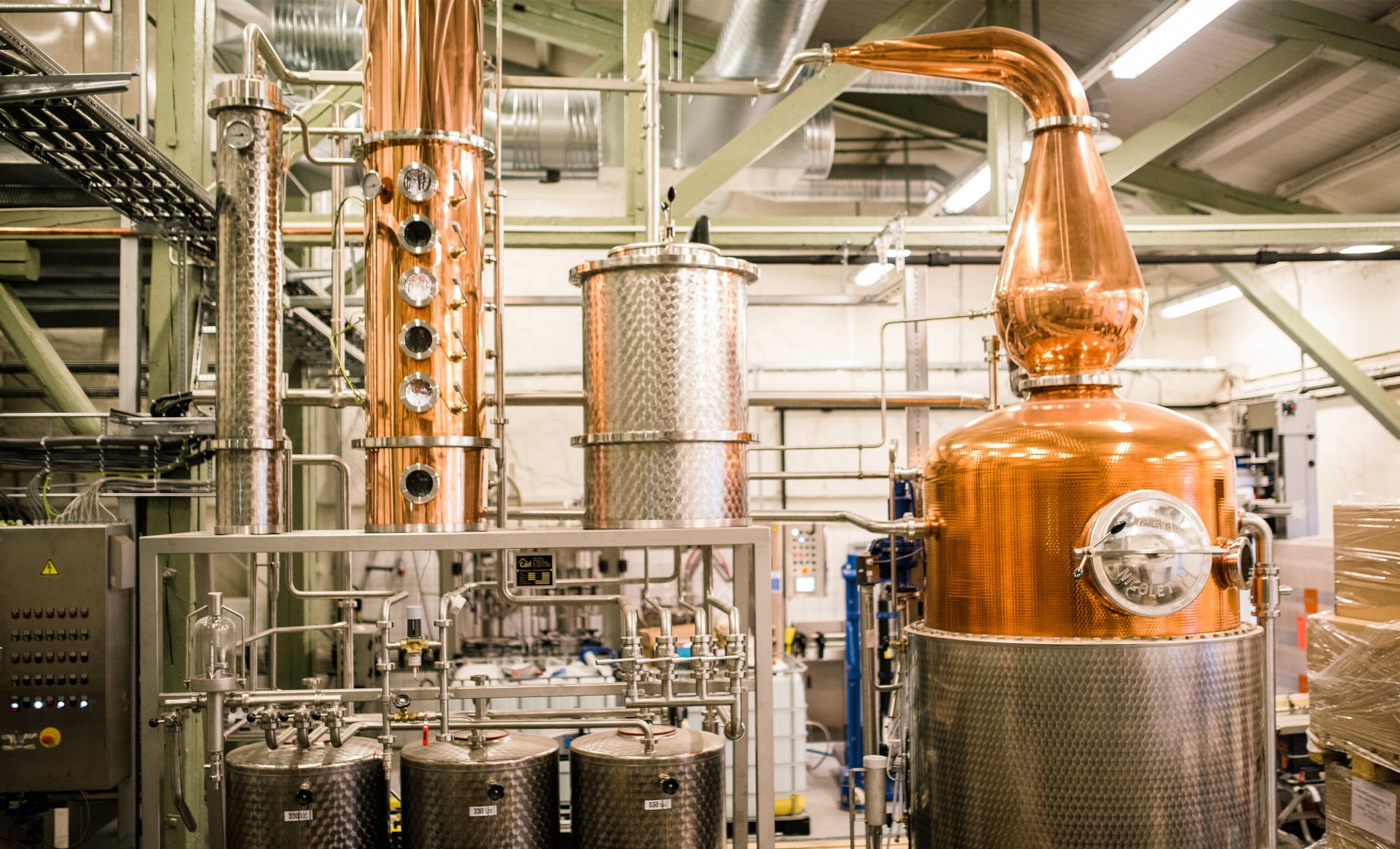 Destileringstanker hos Robert Prizelius AS.