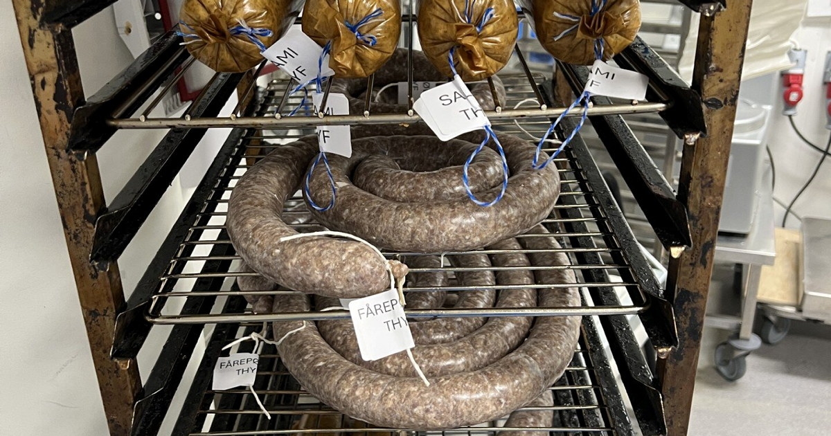 Produksjon av diverse spekepølser.
