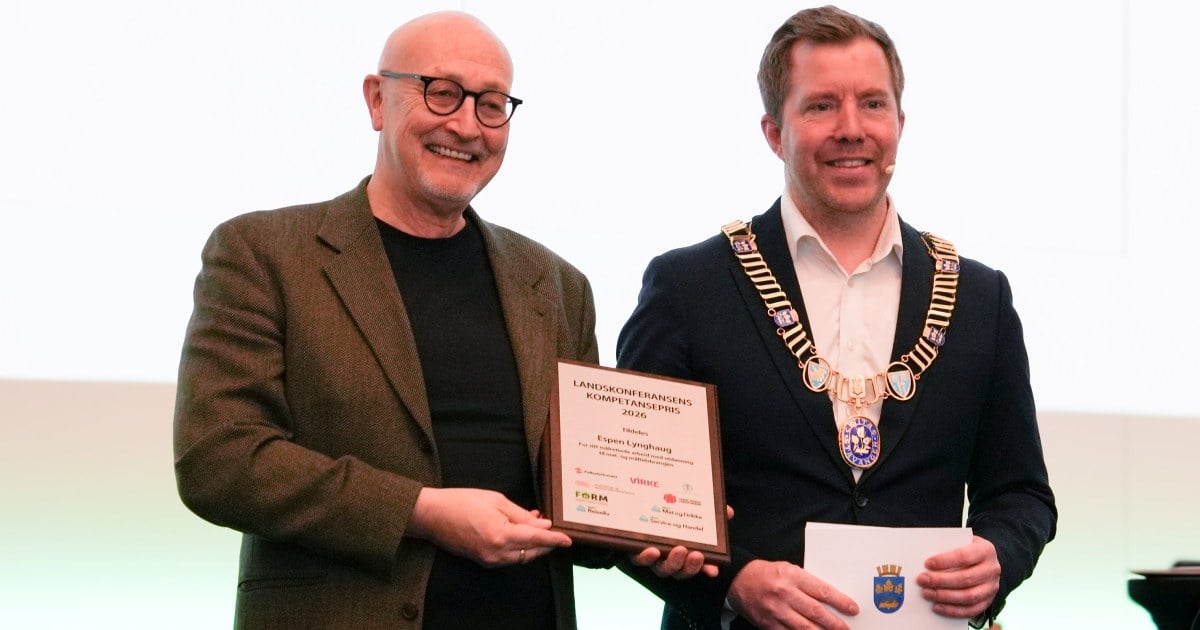 Espen Lynghaug mottar kompetanseprisen.